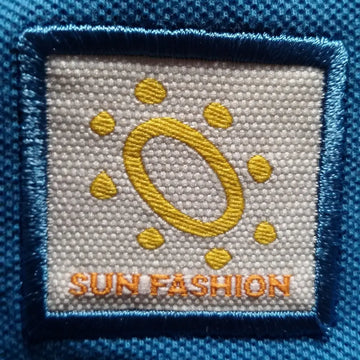 SunFashionWear Best Sellers 2025: logo ricamato su polo uomo in cotone piqué blu, Made in Italy